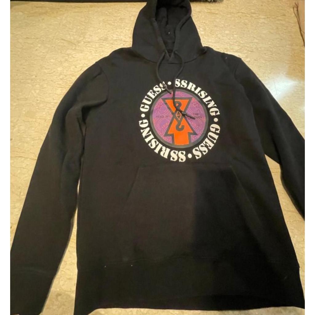 HOODIE HITAM GUESS X 88RISING – KOLABORASI HEAD IN THE CLOUDS TOUR RP.350.000