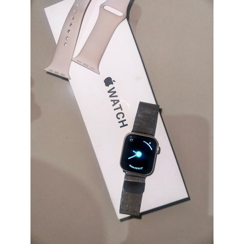 Apple Watch SE (Gen 2) 40mm Starlight Second