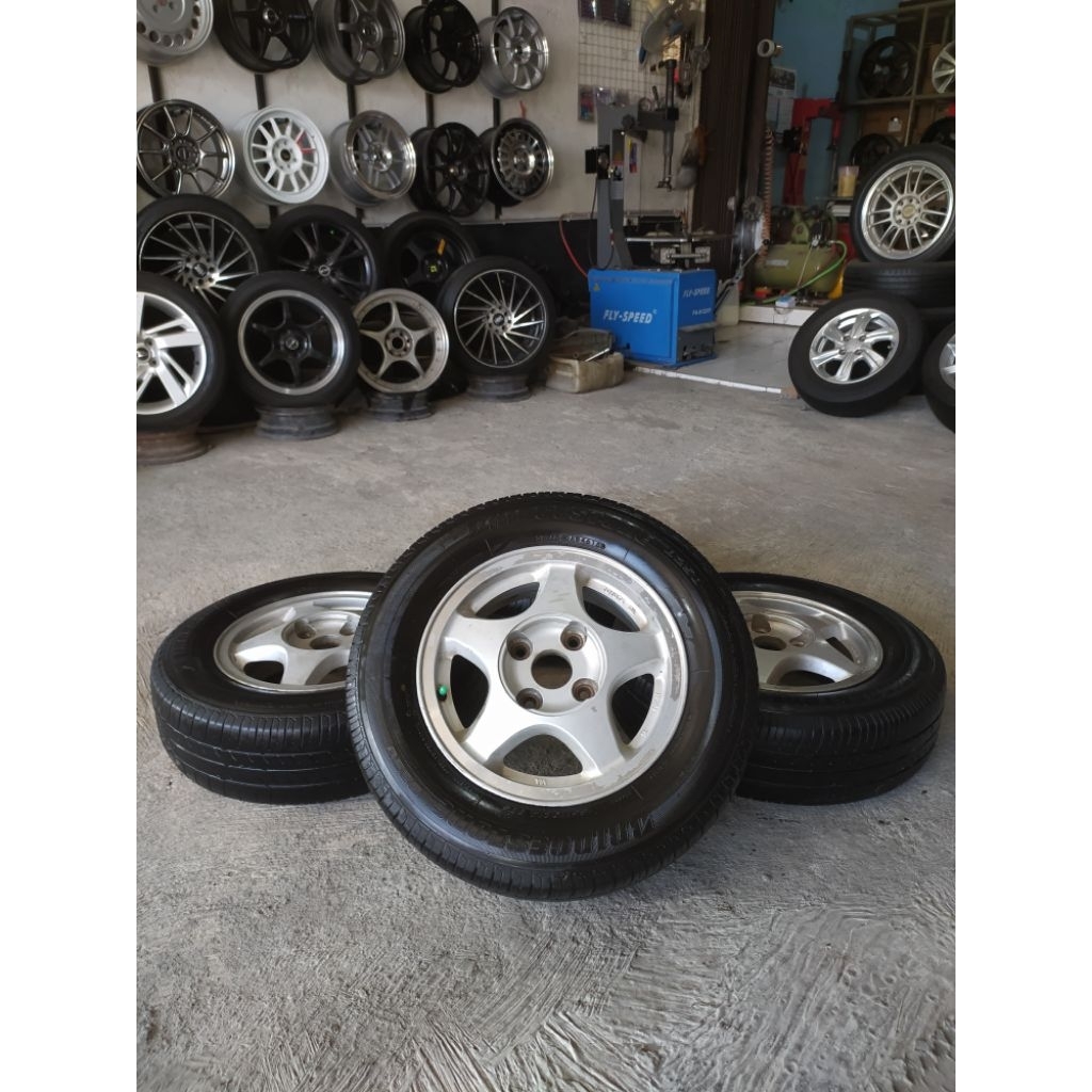 Velg Mobil OEM Kijang ring 14 pcd 4 × 114