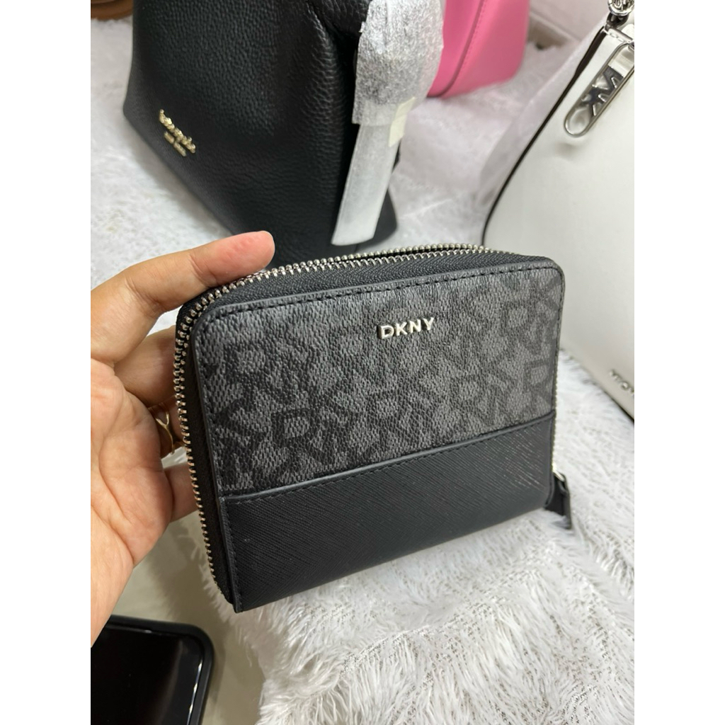 dompet dkny zipper - dkny wallet