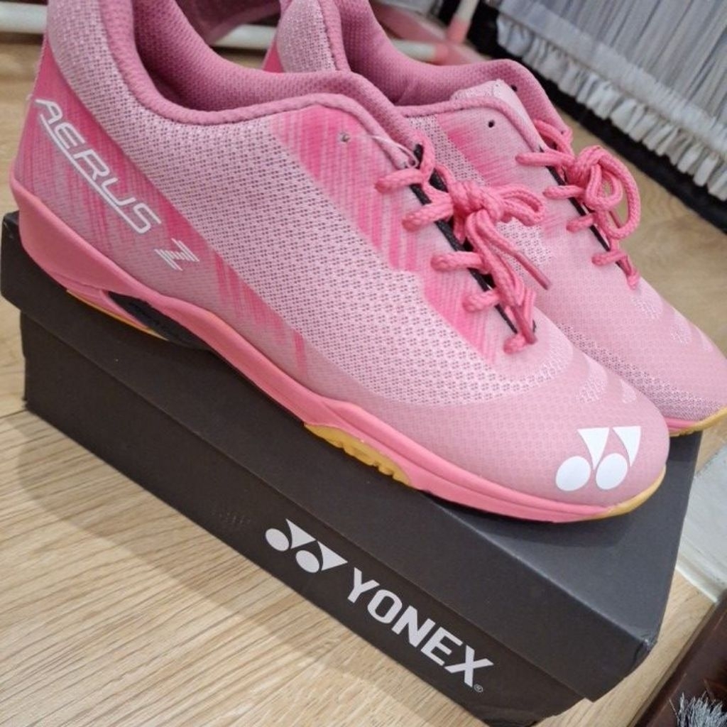 Sepatu BADMINTON YONEX AERUS PINK
