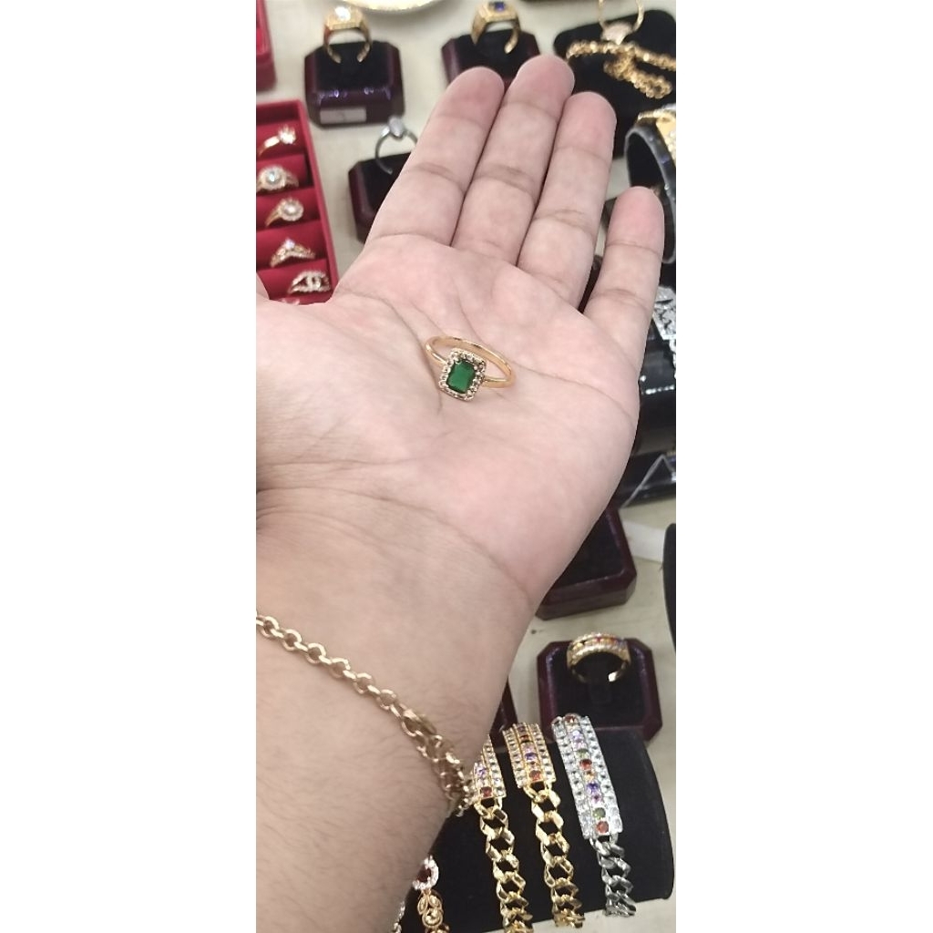 cincin wanita titanium tengah batu hijau