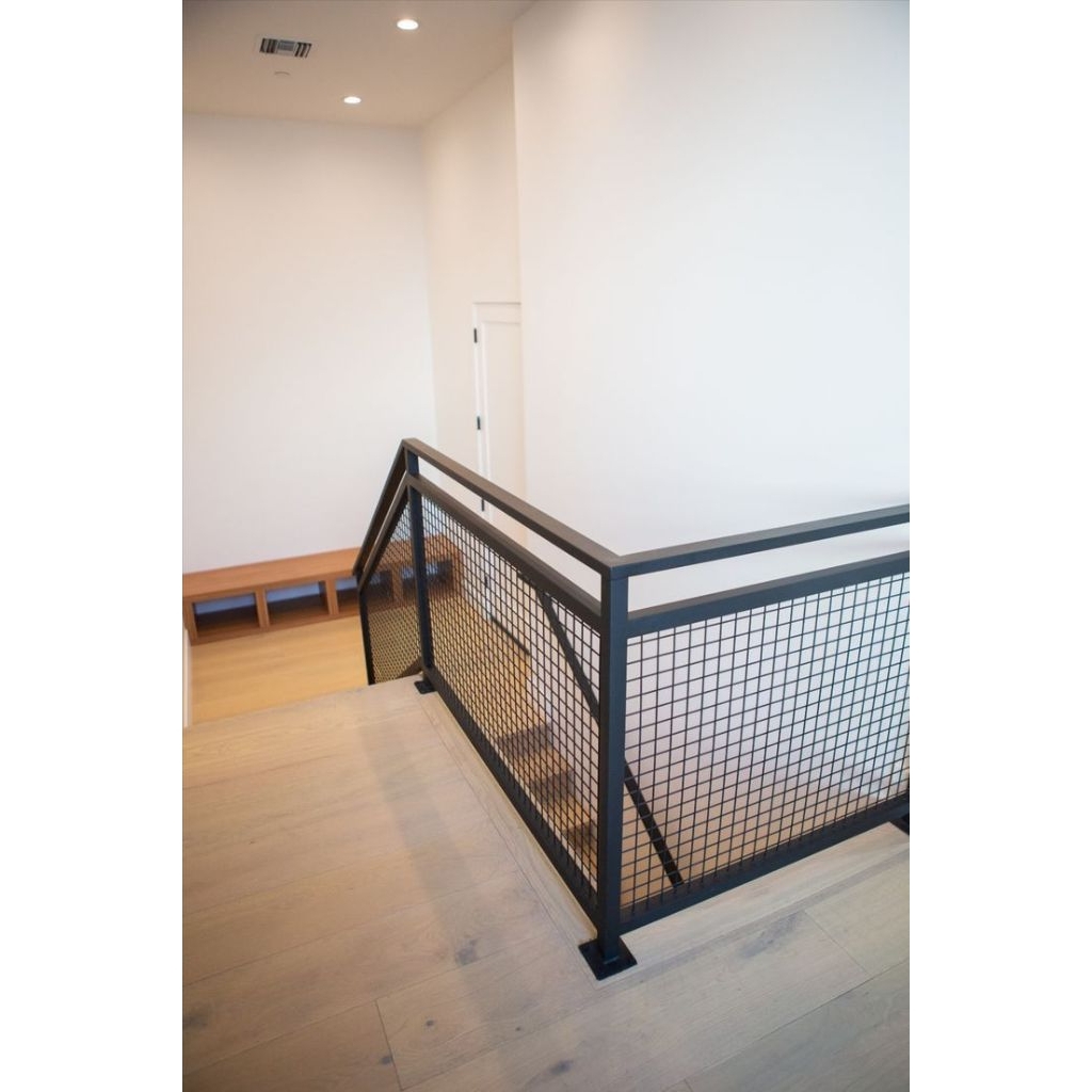 railing tangga minimalis/pegangan kayu dan besi