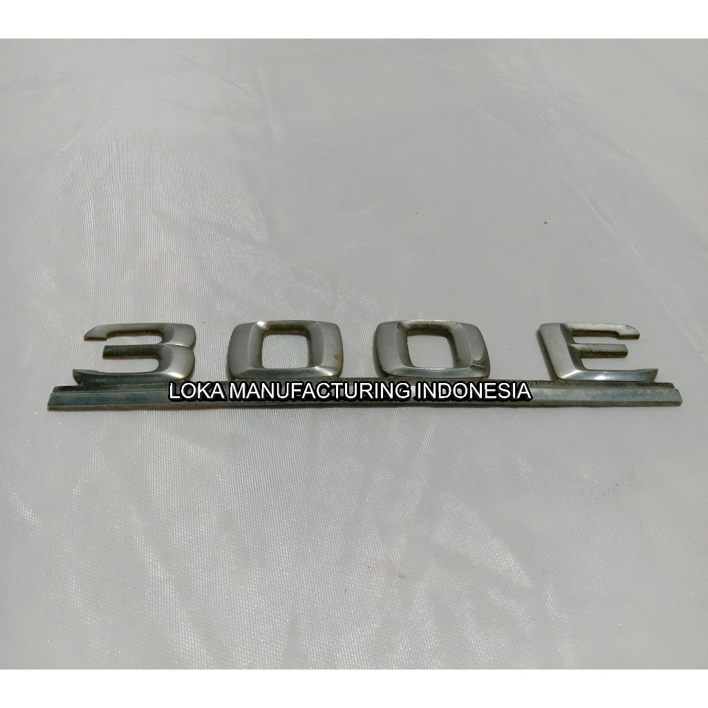 Emblem / Logo Bagasi Mercedes-Benz W124 300E