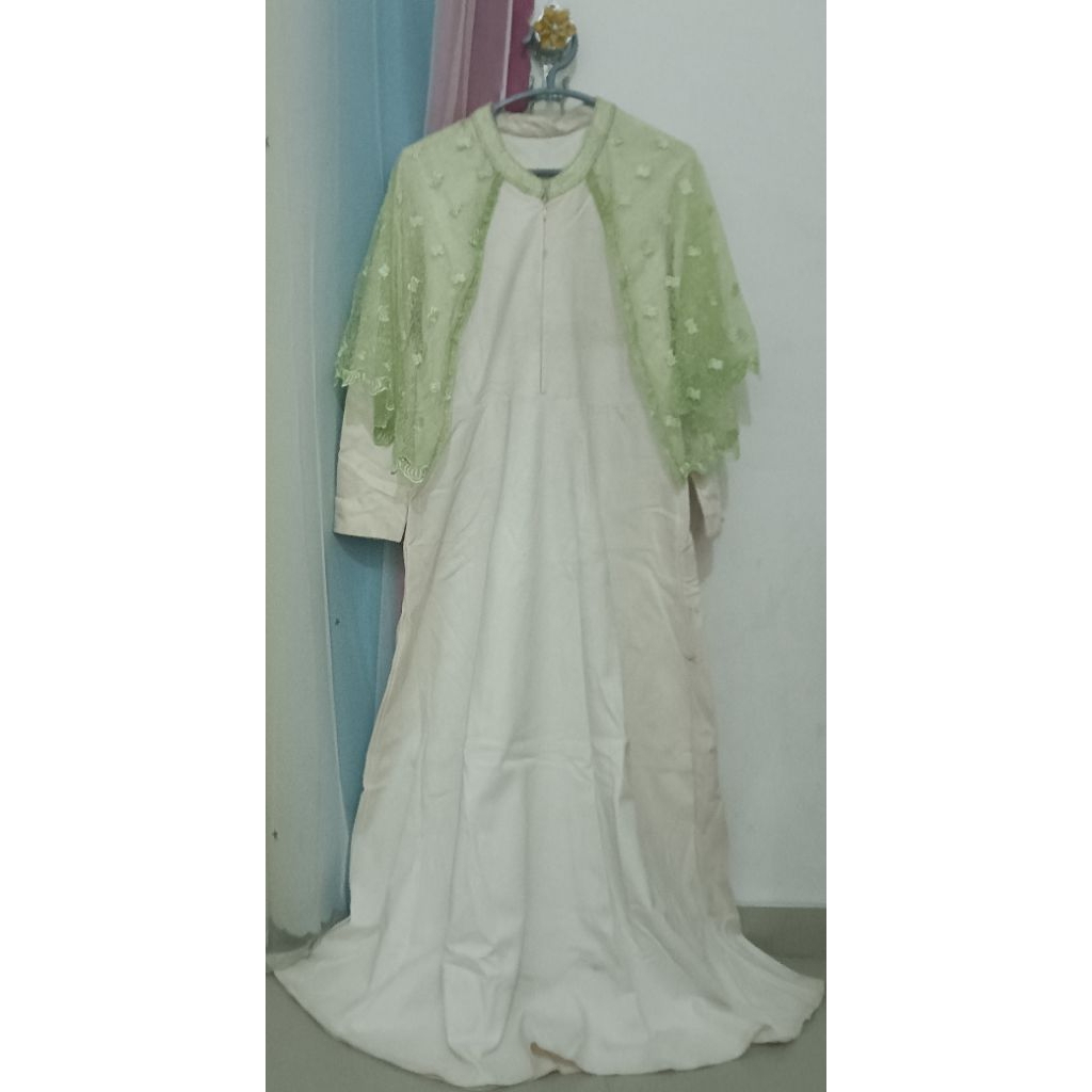 gamis putih renda hijau