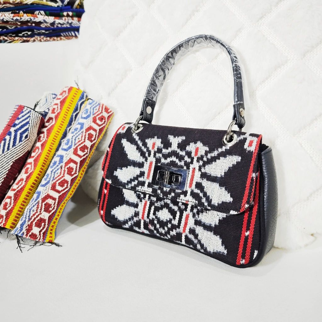 TAS PESTA CLUTCH ETNIK TENUN NTT KULIT ASLI