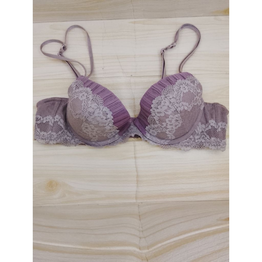 bra 36A Vera Wang kawat busa tipis (clue303)