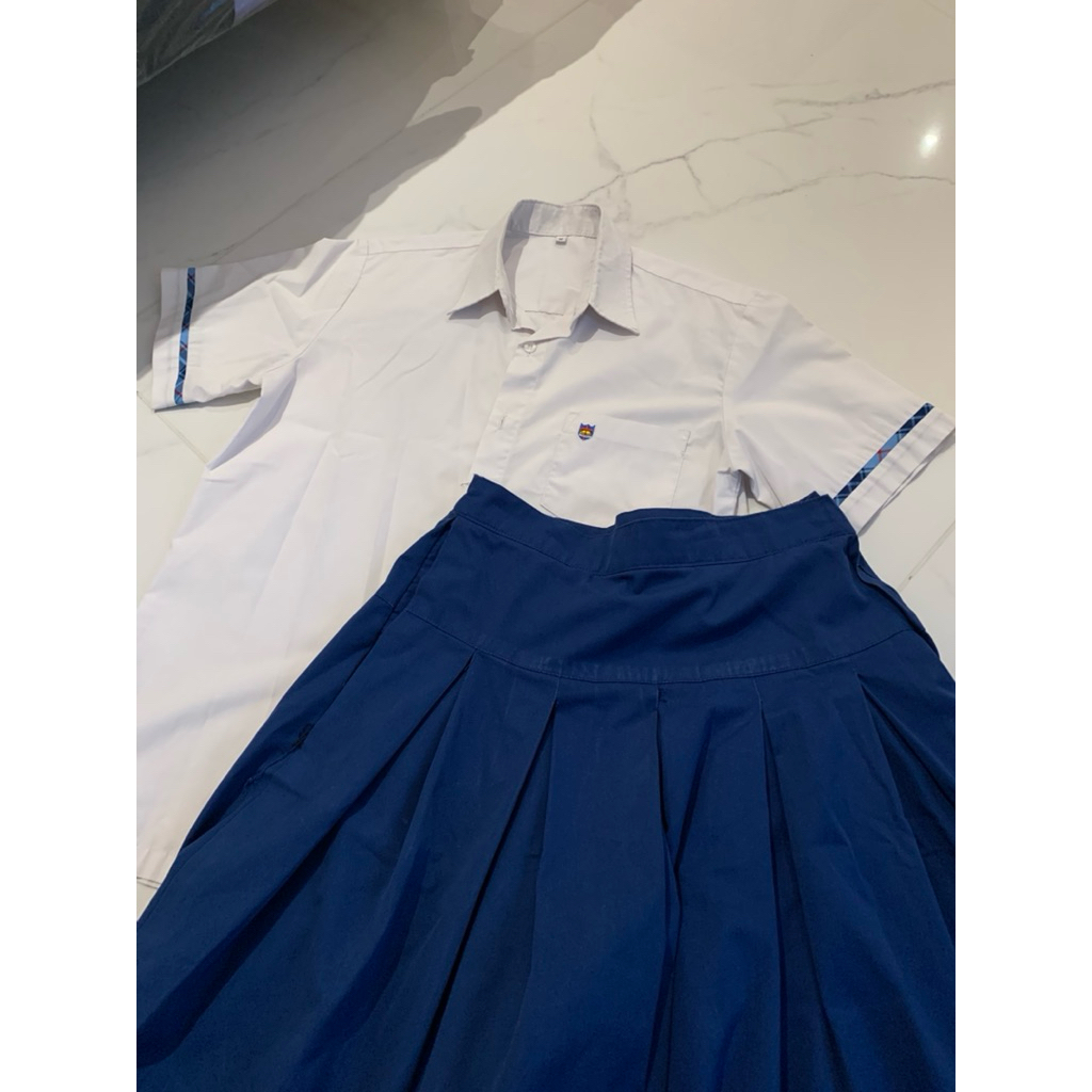 satu set seragam smp penabur