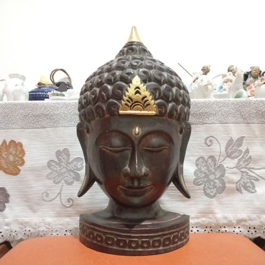 Patung Buddha Kayu