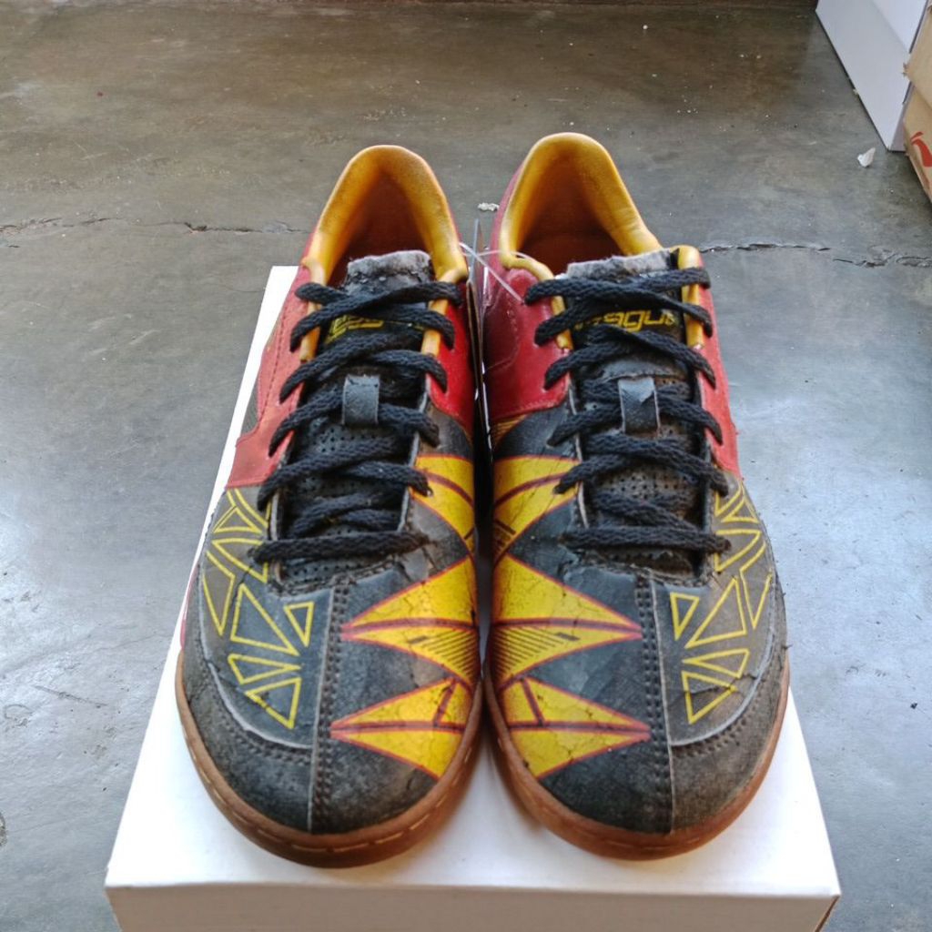 sepatu futsal league