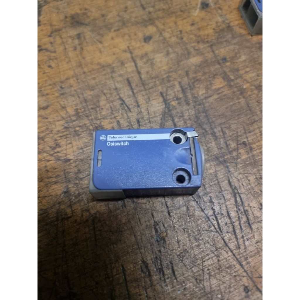 TELEMECANIQUE ZCMD39 LIMIT SWITCH BODY