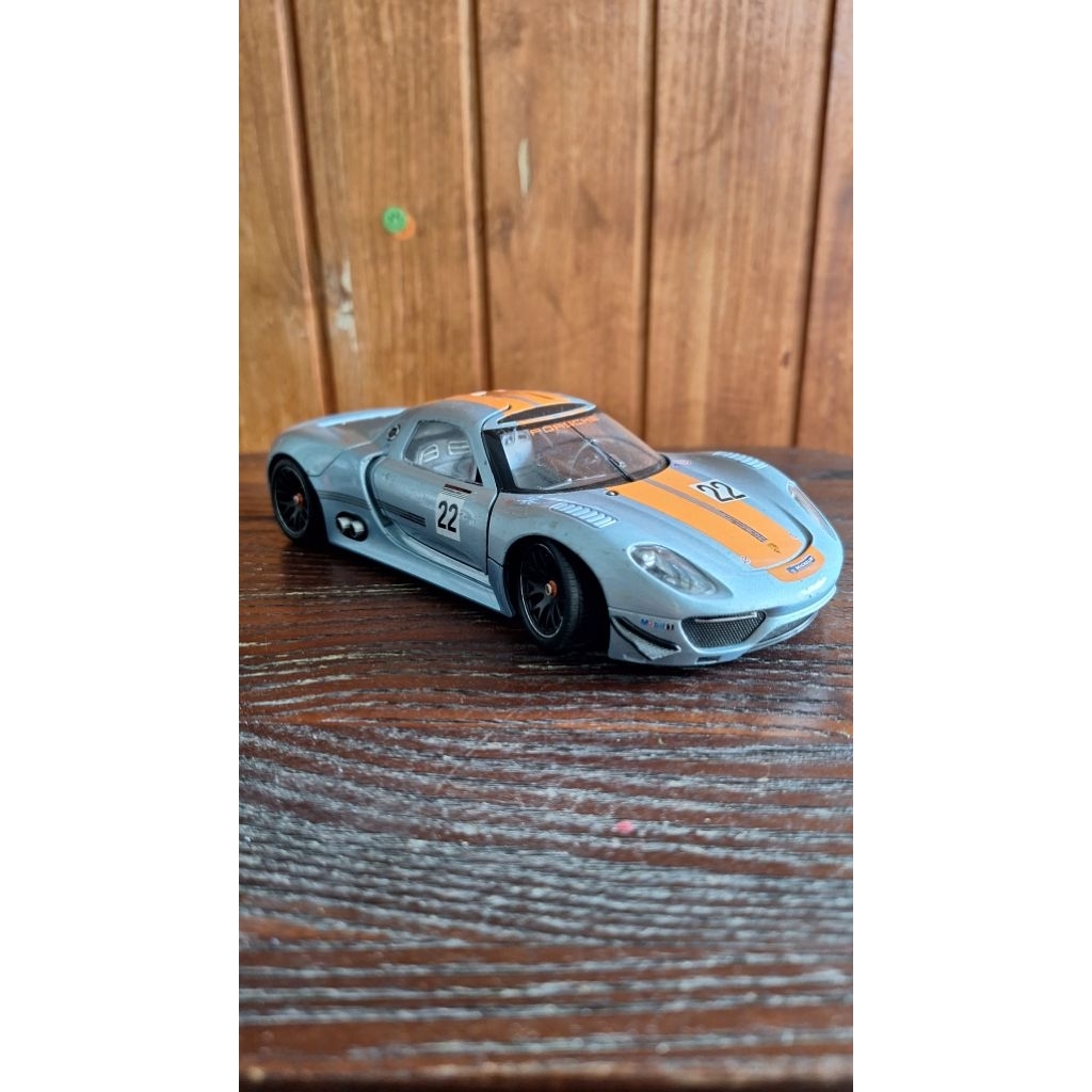 mainan mobil sedan / mainan mobil besi