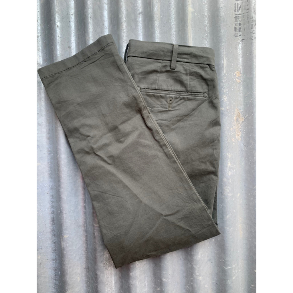Celana chinos pants panjang pria hijau ARMY (UNIQLO ORIGINAL) second brand