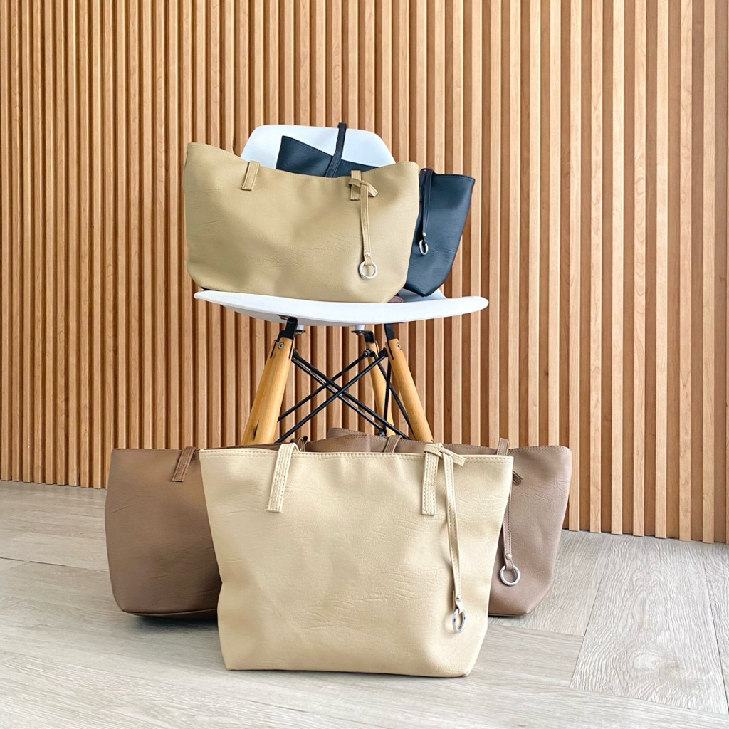 EDGY TOTEBAG SO SIMPLE COCOK UNTUK SEGALA ACARA BY AYUCITRA.BAGS