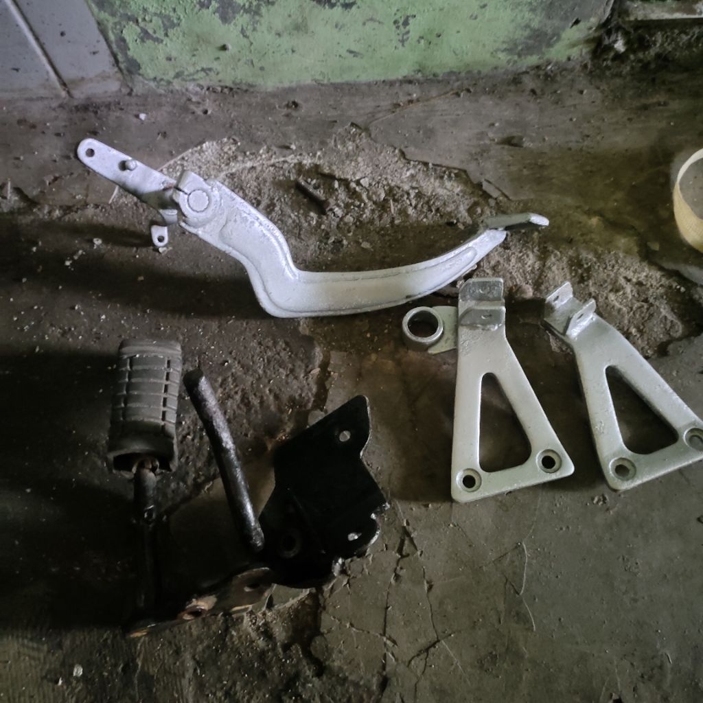 postep dan pedal rem satria lumba original