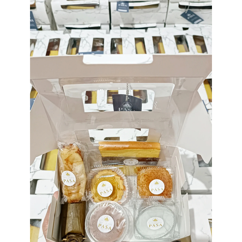 Hampers Kecil isi 7 jenis kue Jajanan Pasar Premium -