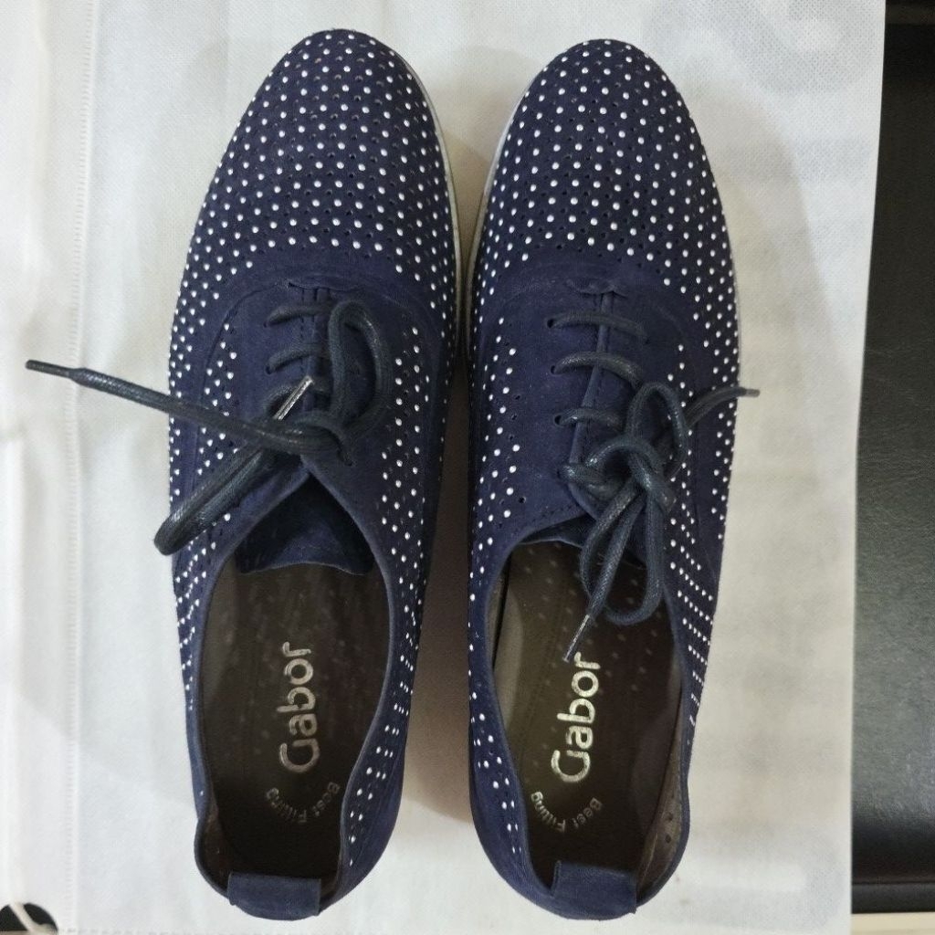 Sepatu Gabor warna navy -SECONDHAND-100%