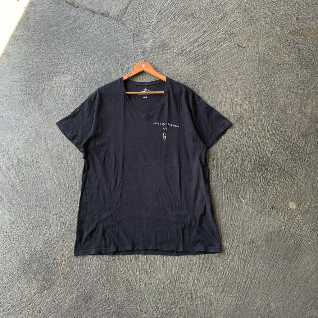 Kaos V-neck Uniqlo x JMB TS414