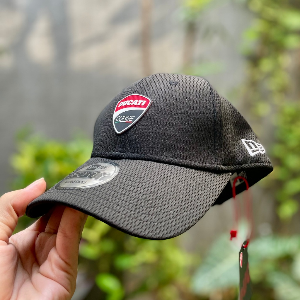 Topi Ducati Corse Dashmark Mesh Black 9FORTY Adjustable Cap, MotoGP Original NEW ERA – BRAND NEW – M