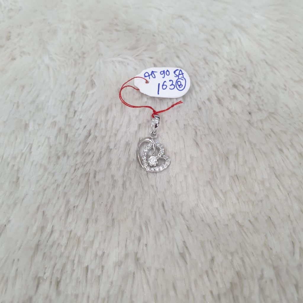 liontin love ad banyak whitegold emas kadar 75% berat 1,63gram