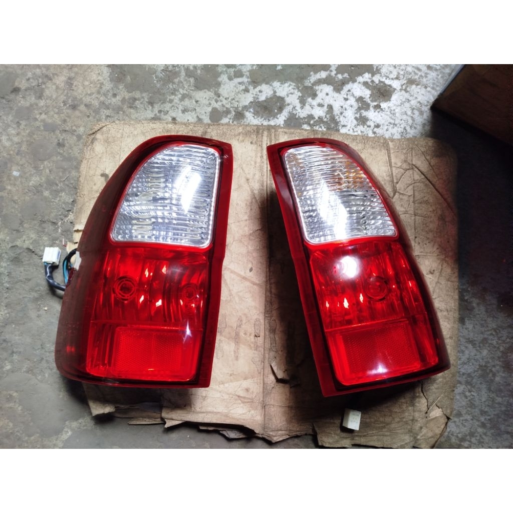 LAMPU BELAKANG ISUZU PANTHER TOURING THN 2001-2012 ORIGINAL , STOPLAMP PANTHER TOURING ORIGINAL,LAMP