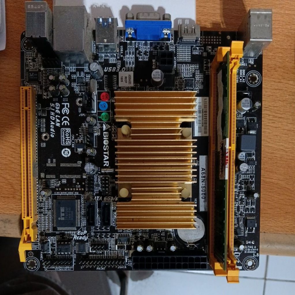 Motherboard Biostar A68 N-5000 seken bekas kondisi normal bonus ram 2gb ddr3