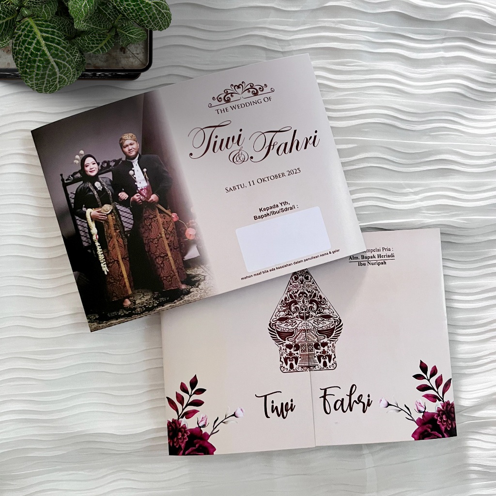 Undangan Pernikahan Softcover Lipat 3 Desain Minimalis Tema Wayang Jawa