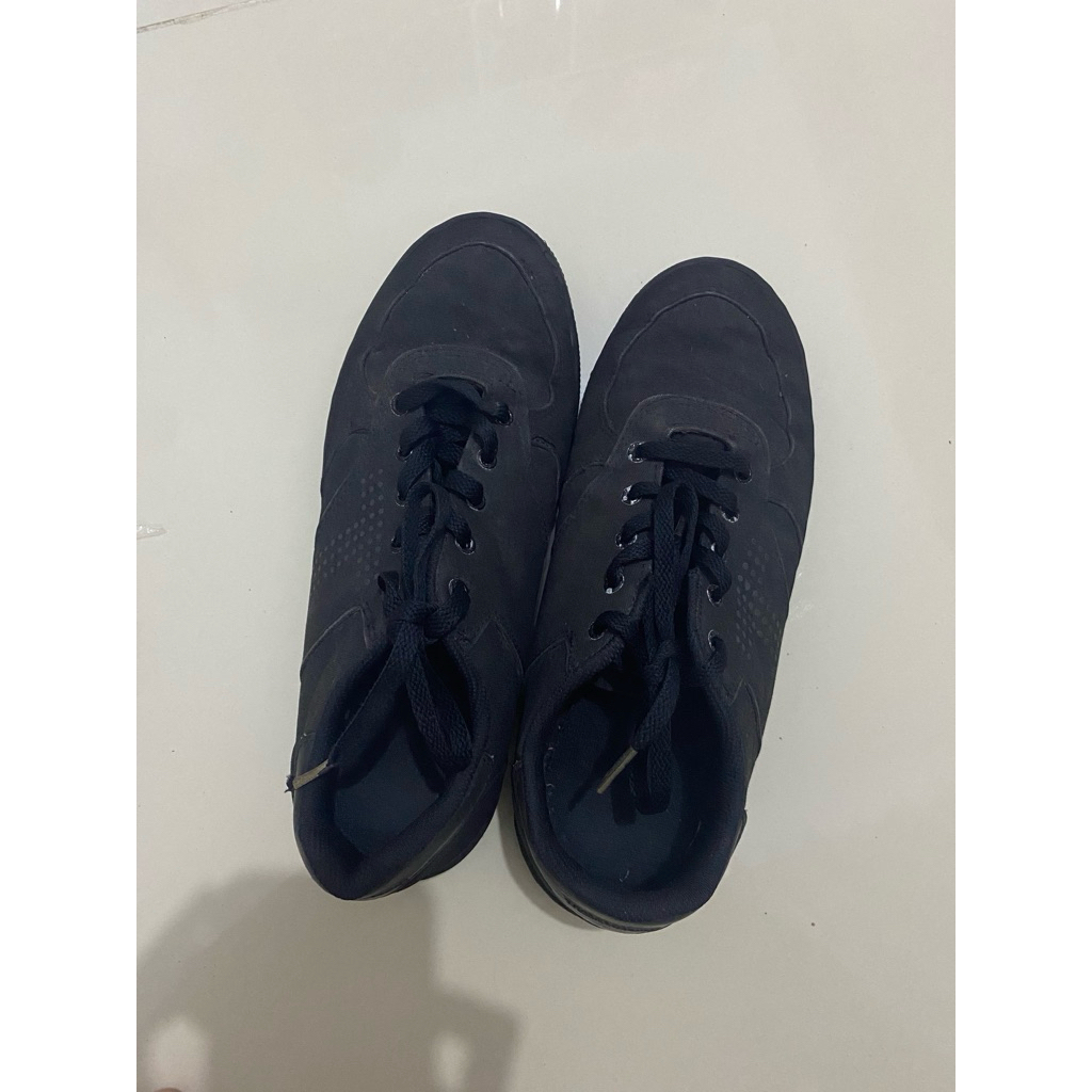 Preloved sepatu tomkins