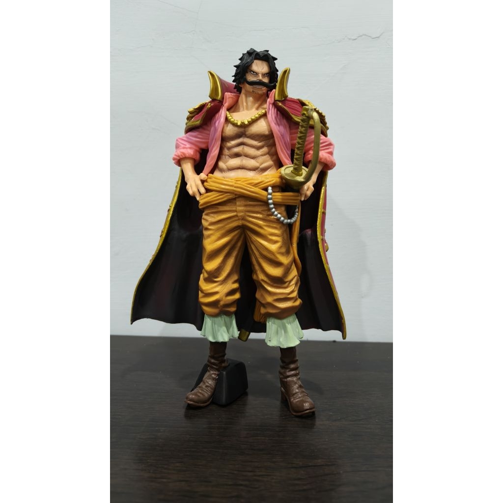 Action figure one piece Gold d Roger
