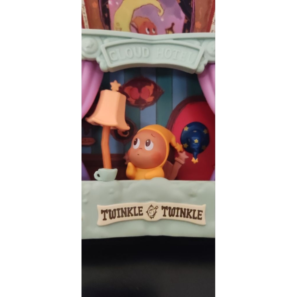Popmart Twinkle Twinkle Light Up (A clouded hour)