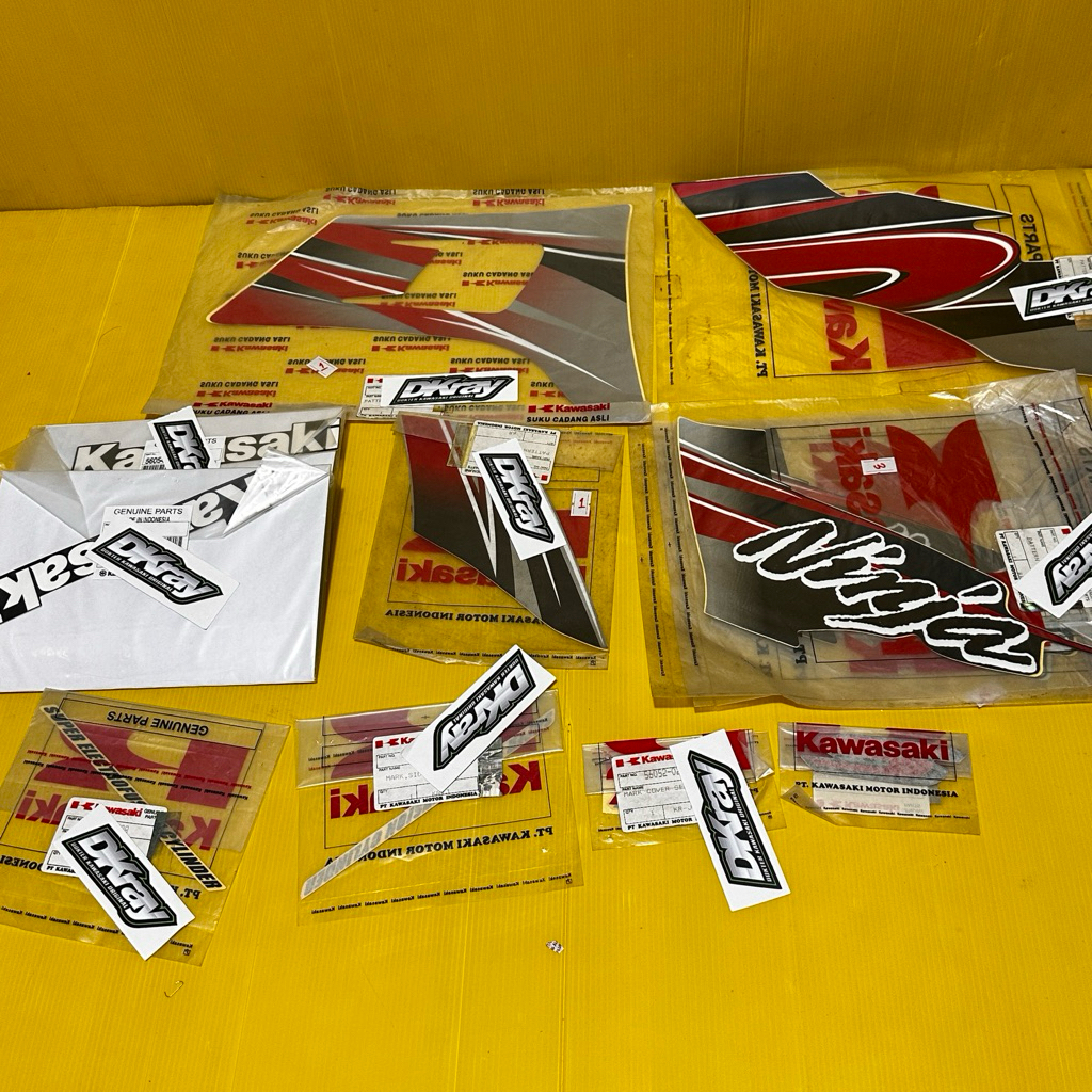 striping stiker sticker ninja kis hitam merah 2002 original