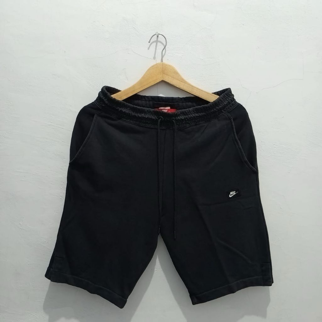 Celana Pendek Nike Fleece Hitam Bekas