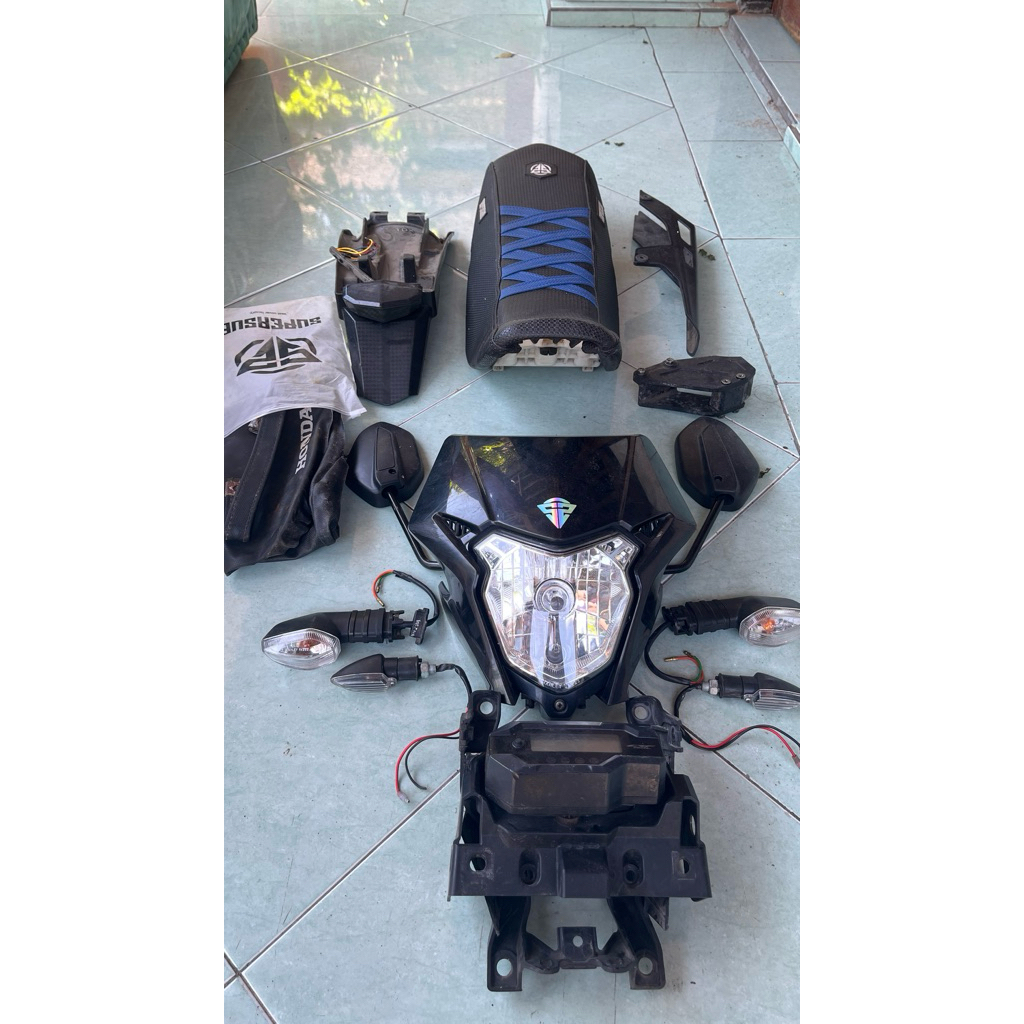 Kepala/batok crf 150L komplit,lampu,spido,dudukan spido,sein/weser-ori-copotan