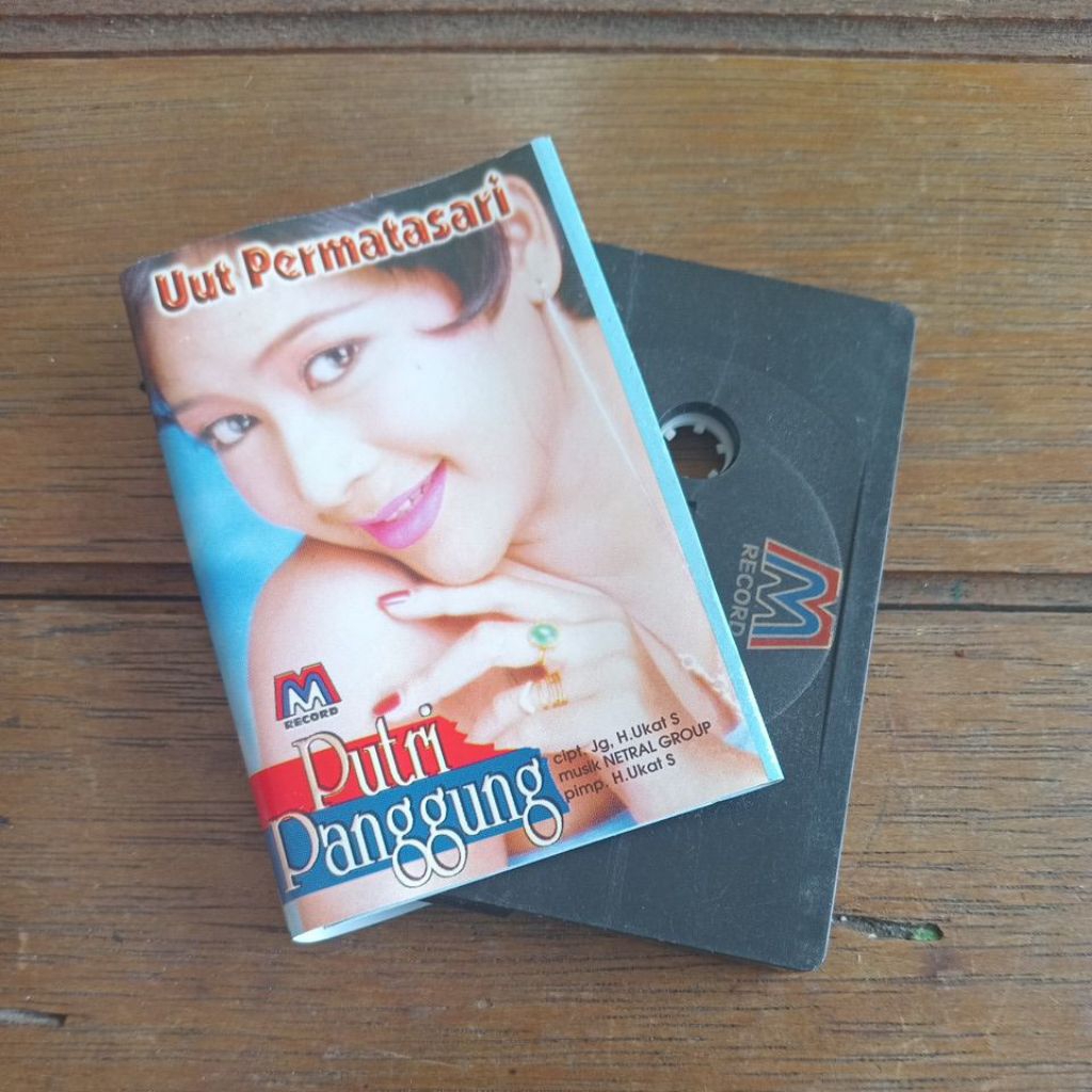 Kaset Uut Permatasari Putri Panggung/musika selaras mulus
