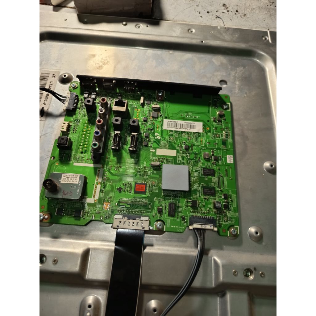 mainboard tv Samsung UA40ES5600 M kondisi dari panel pecah ok