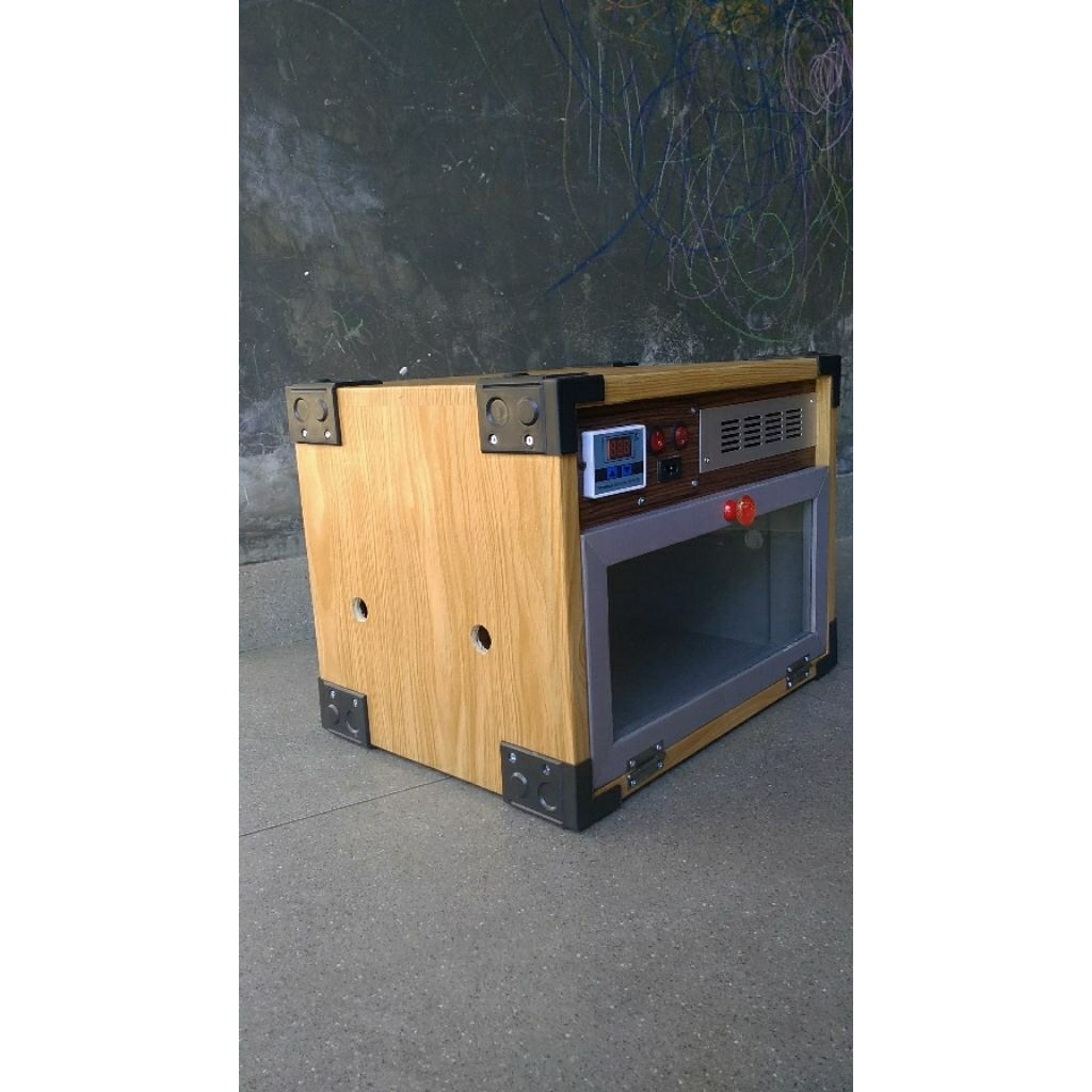 Inkubator penghangat burung otomatis