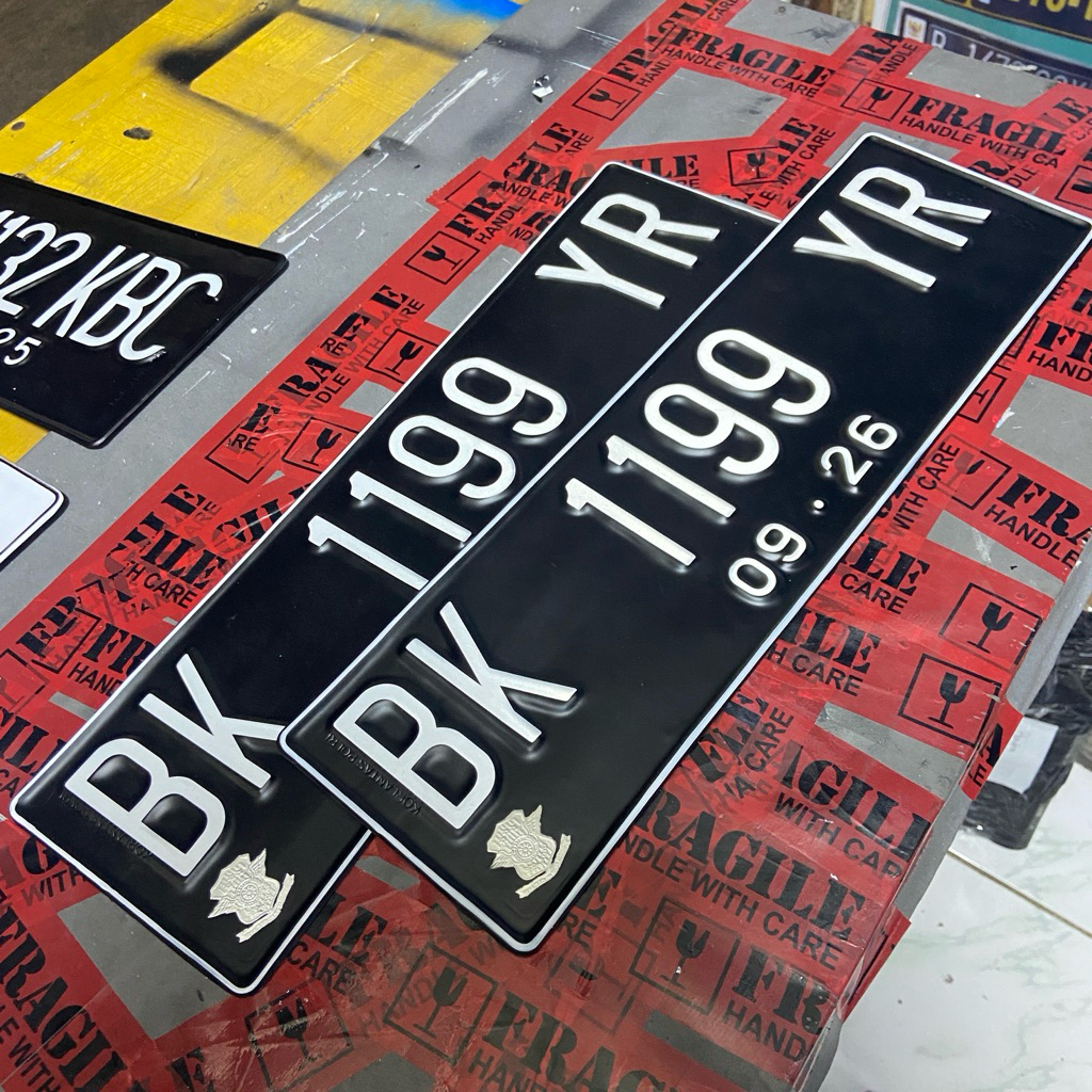 Plat nomor mobil timbul