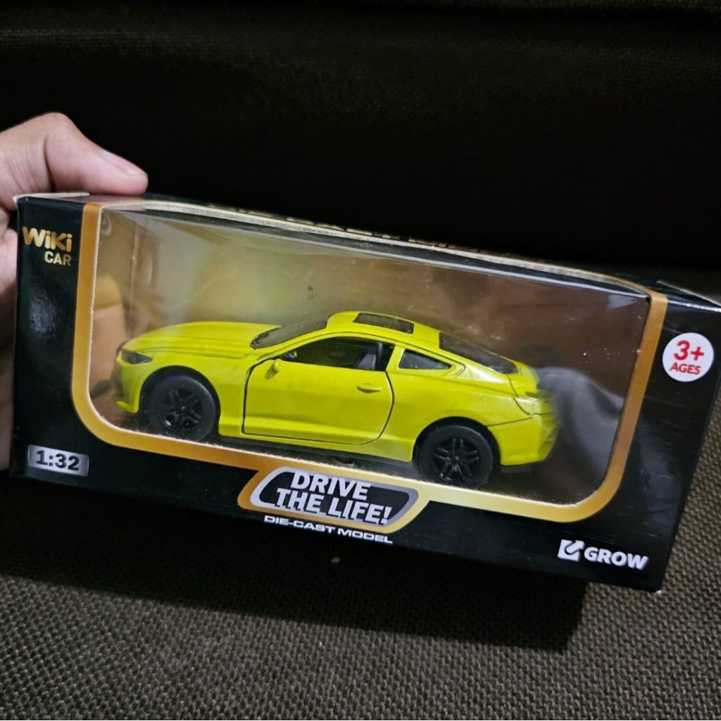 Diecast Wiki Car 1:32 BMW M5 Yellow
