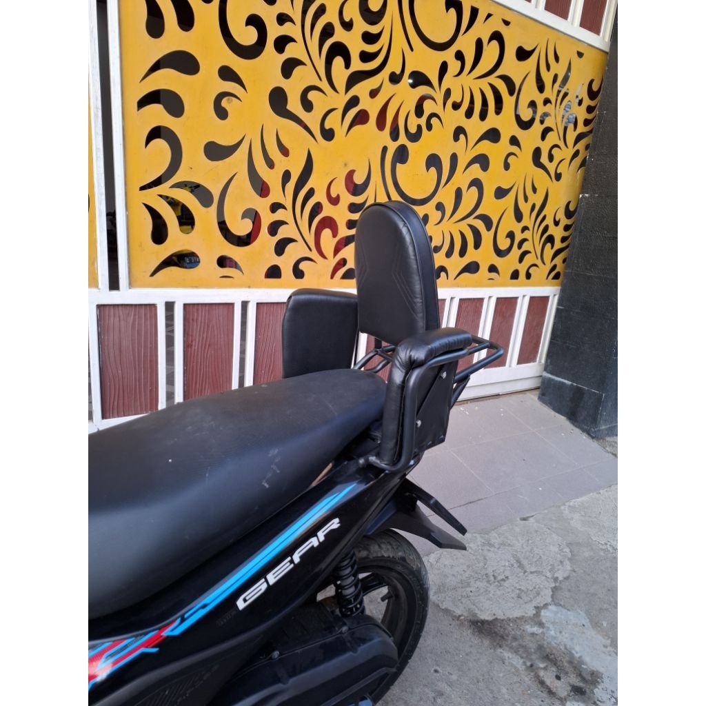 BRACKET SANDARAN JOK BELAKANG MIO GEAR 125