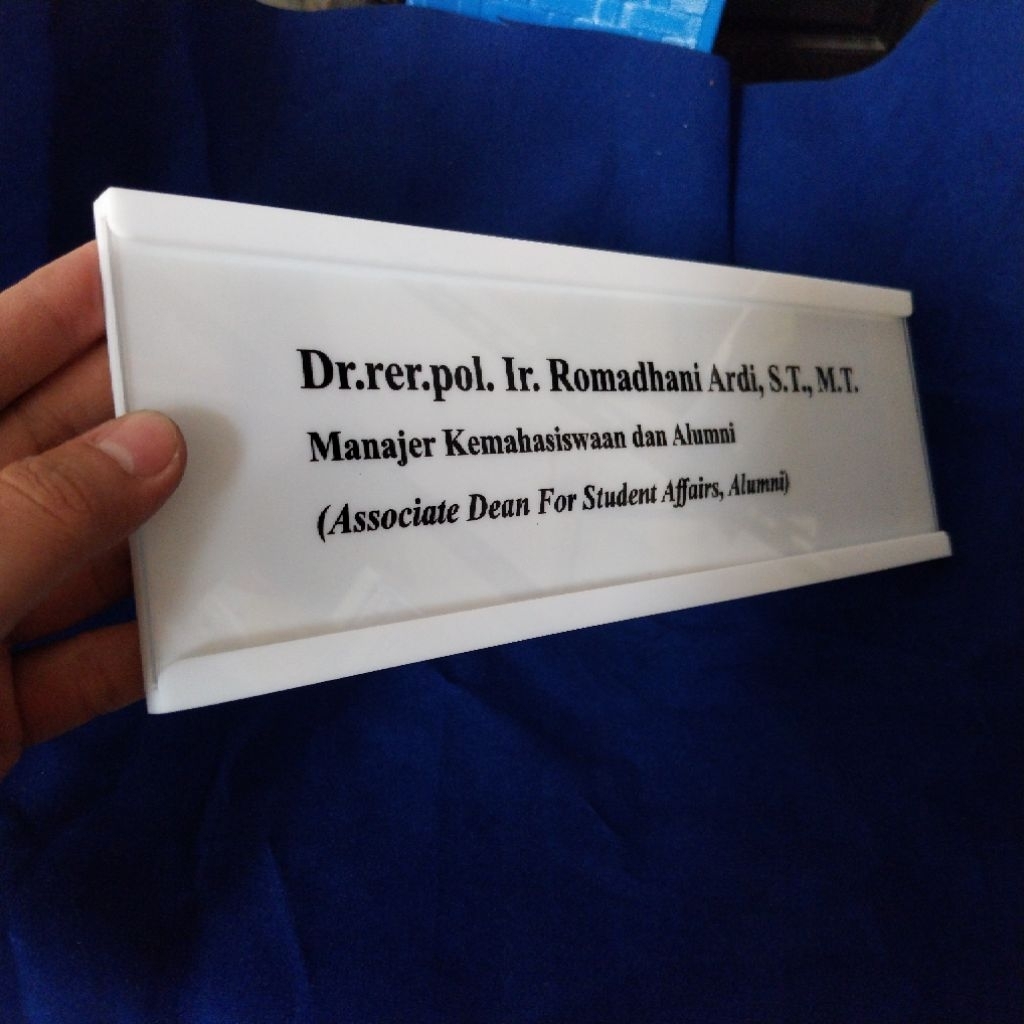 SIGNAGE AKRILIK_PAPAN NAMA AKRILIK_NAMA AKRILIK_NAMA TEMPEL DI TEMBOK DINDING_CUSTOM NAMA