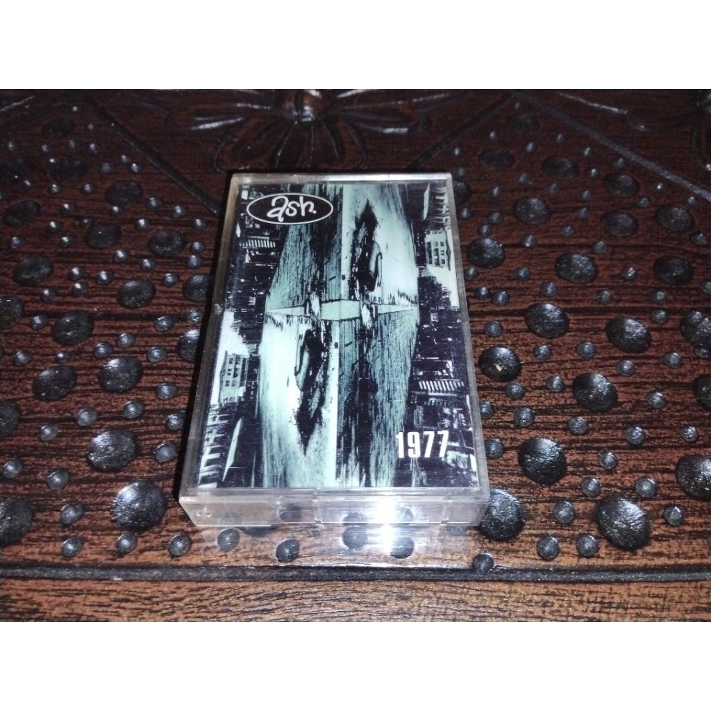 Kaset Indie Rock, Ash - 1977