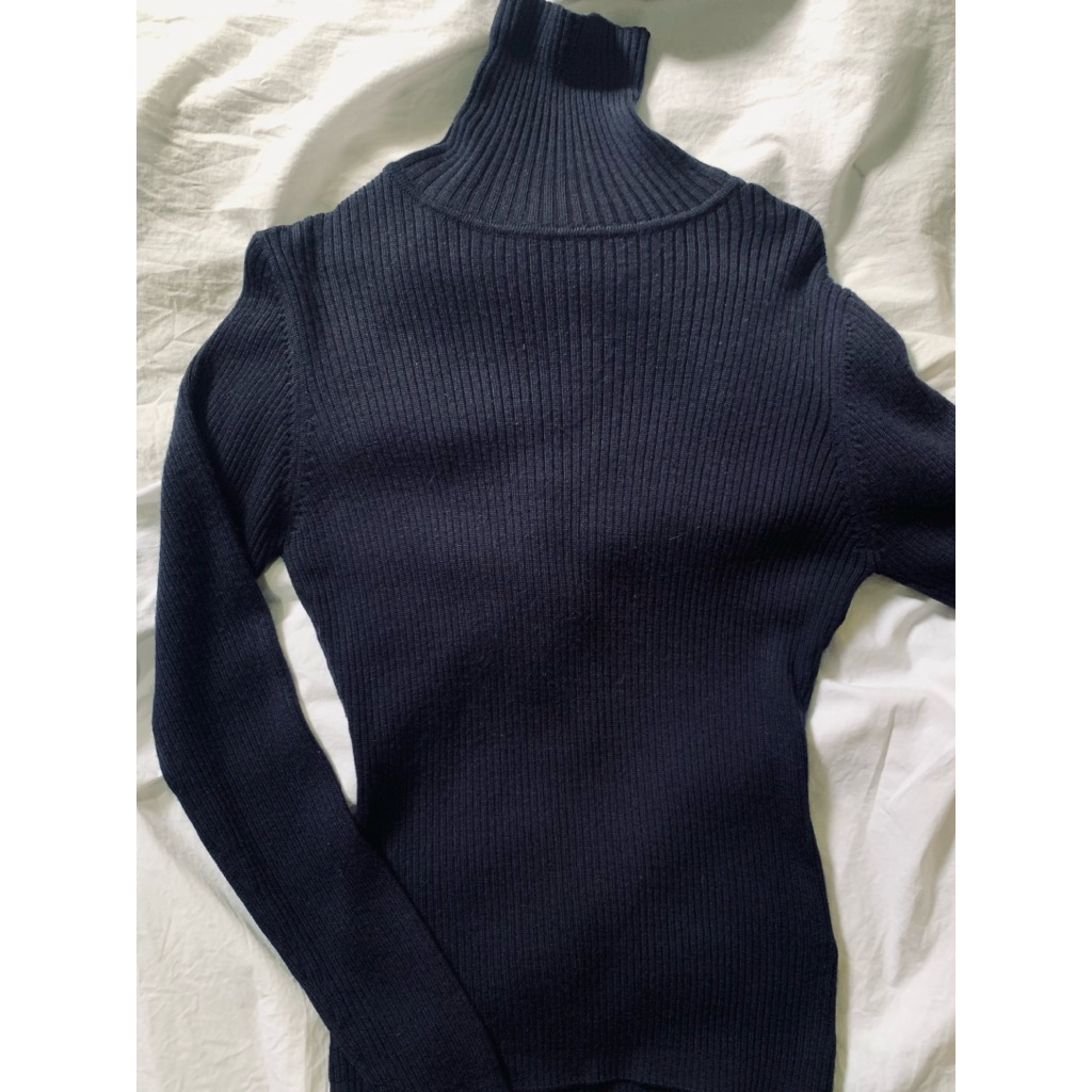 Preloved Turtleneck Women’s Navy (old tag uniqlo)