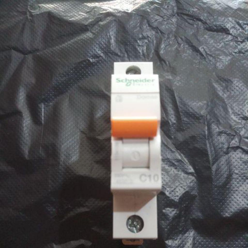 mcb schneider 10A.