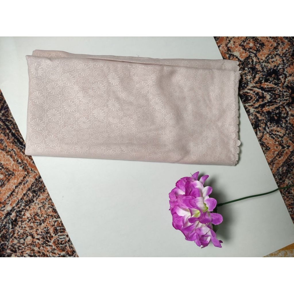 HIJAB SEGI 4 / HIJAB EMBOS MOTIF  / BELLA SQUARE EMBOS / KERUDUNG EMBOS BAHAN POLLYCOTTON