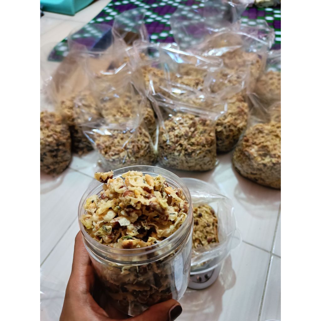 remukan / remahan / rempeyek kacang 1kg