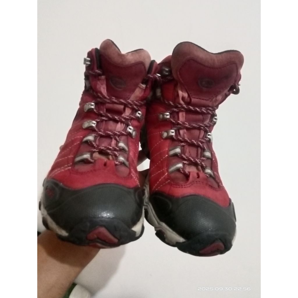 sepatu second outdoor 40