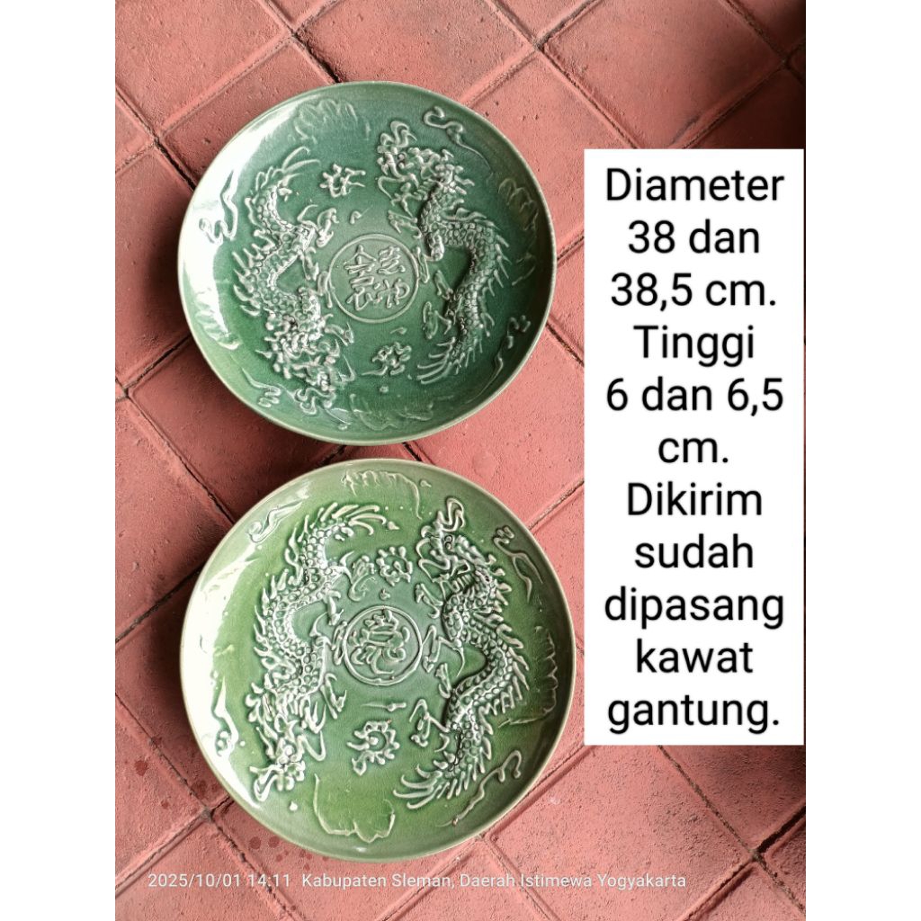 2 buah Piring keramik lukis naga timbul hijau celadon untuk dekorasi hiasan dinding, sudah di pasang