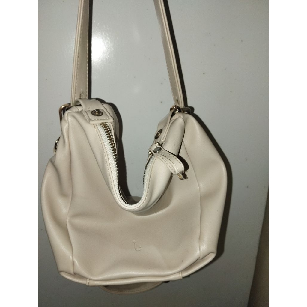 Preloved Levaya Laudy Bag Cream Murah