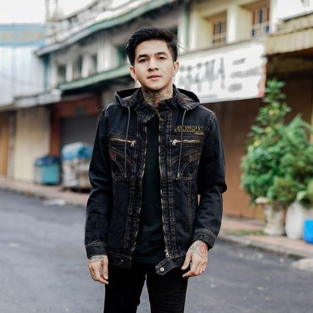 EIGHTEEN-jaket jeans kupluk pria kasual unisex topi lepas pasang