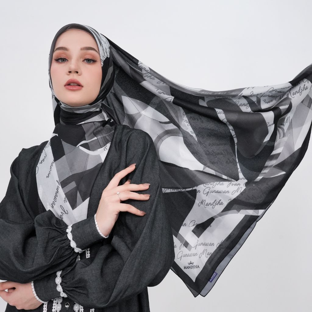 Jilbab Mandjha Ivan Gunawan Millicent Black Hitam Hijab segi empat
